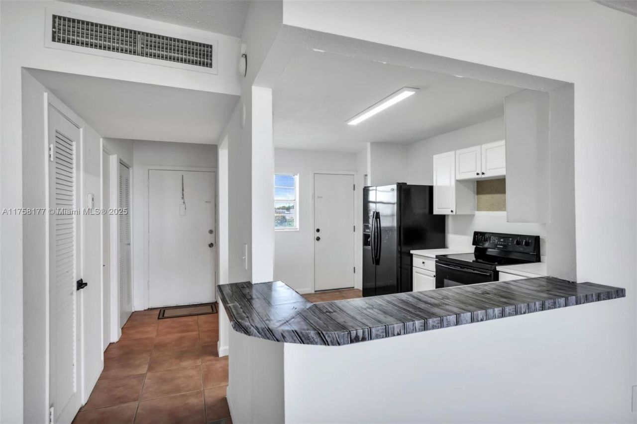 1770 NE 191st St, Unit 508-1, Miami, FL 33179 Photo