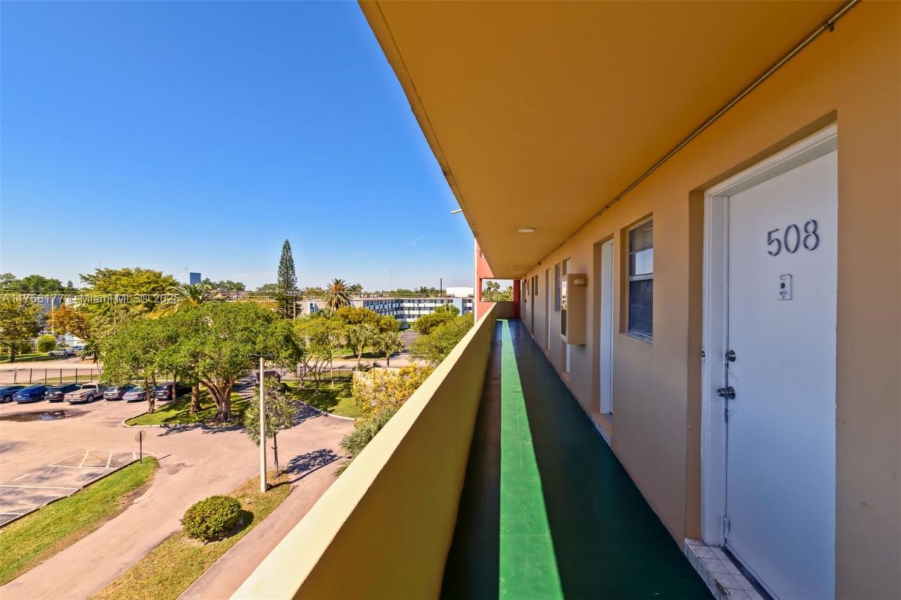 1770 NE 191st St, Unit 508-1, Miami, FL 33179 Photo