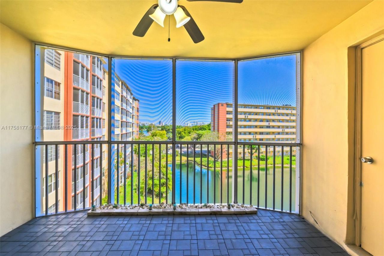 1770 NE 191st St, Unit 508-1, Miami, FL 33179 Photo