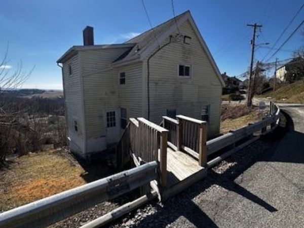 29 Wood St, Nemacolin, PA 15351