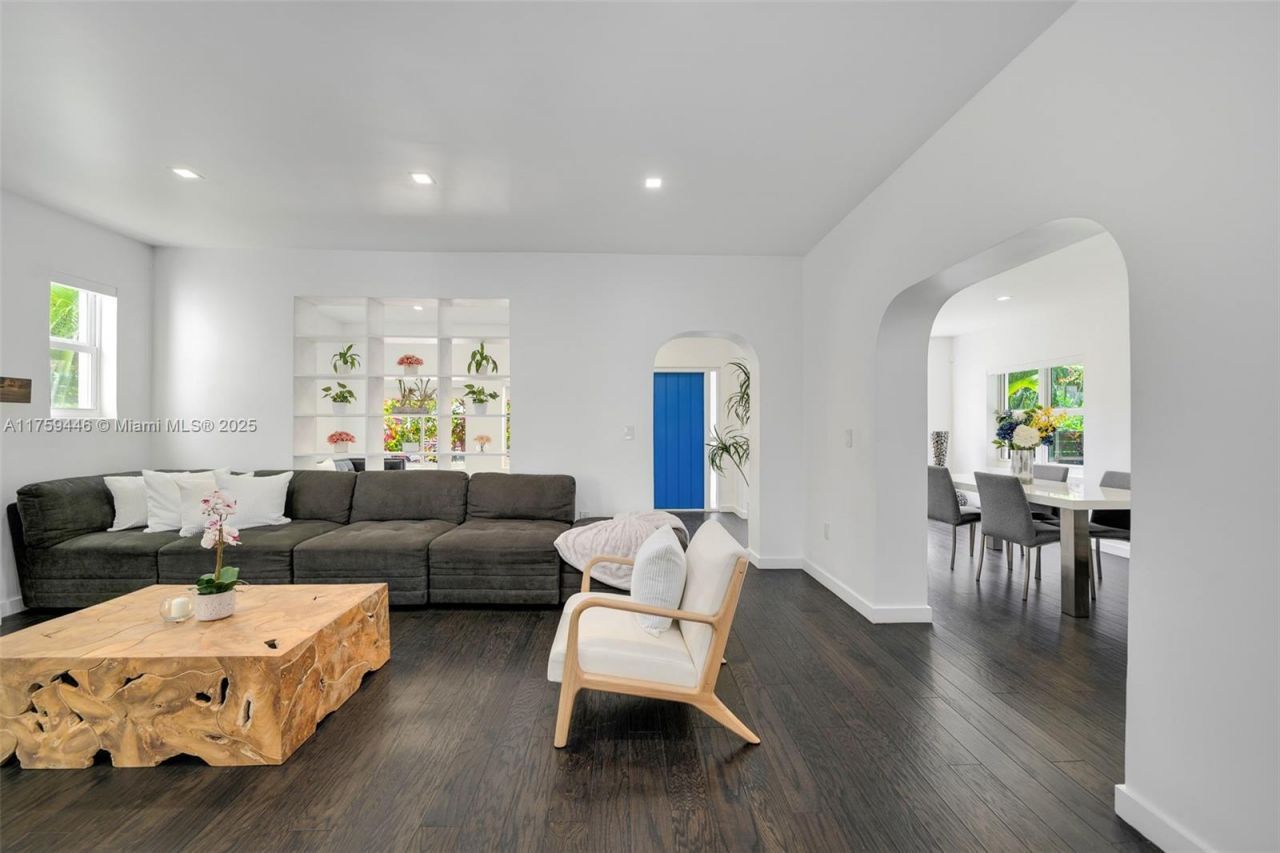 1745 SW 10th St, Miami, FL 33135 Photo