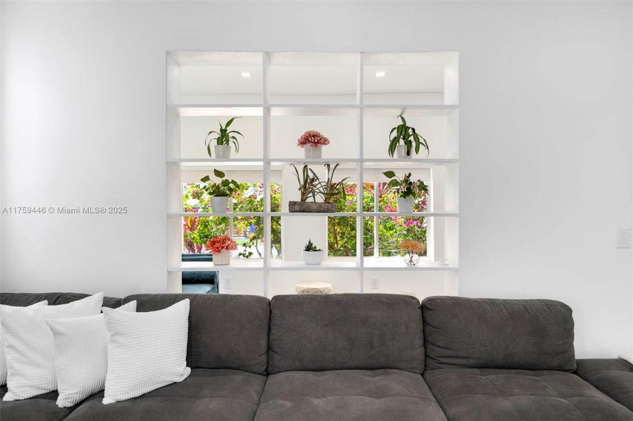 1745 SW 10th St, Miami, FL 33135 Photo