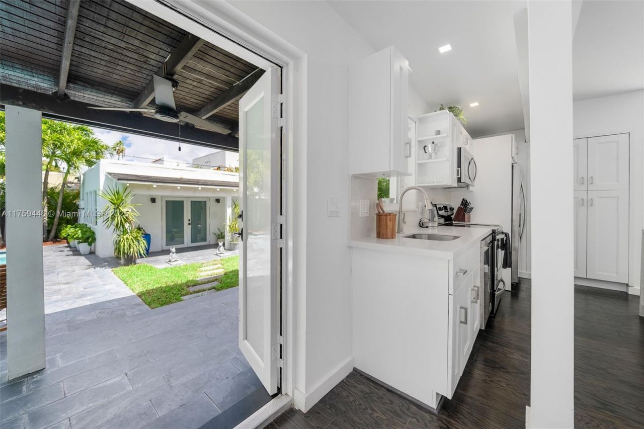 1745 SW 10th St, Miami, FL 33135 Photo