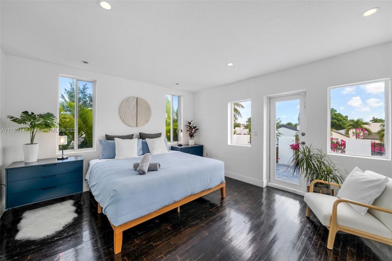 1745 SW 10th St, Miami, FL 33135 Photo