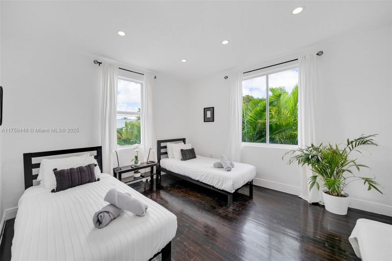 1745 SW 10th St, Miami, FL 33135 Photo