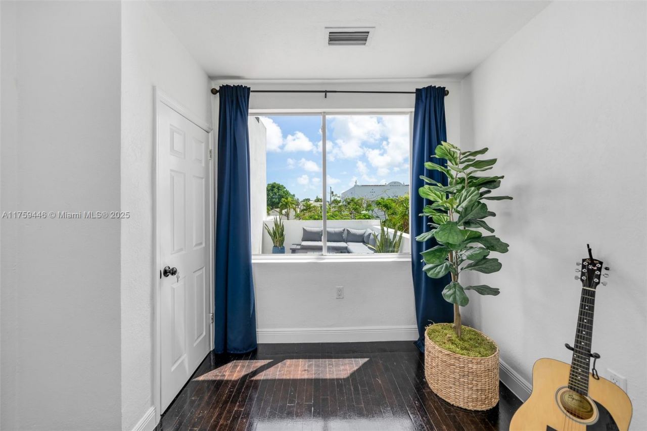 1745 SW 10th St, Miami, FL 33135 Photo