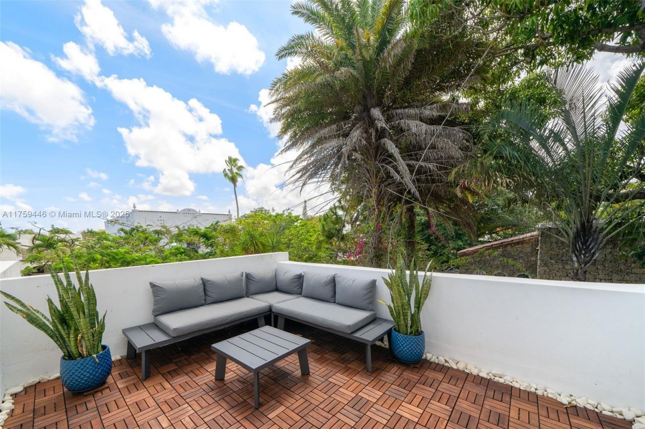 1745 SW 10th St, Miami, FL 33135 Photo