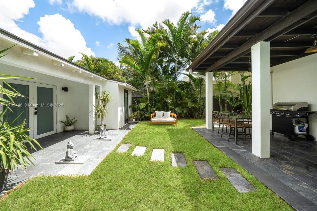 1745 SW 10th St, Miami, FL 33135 Photo