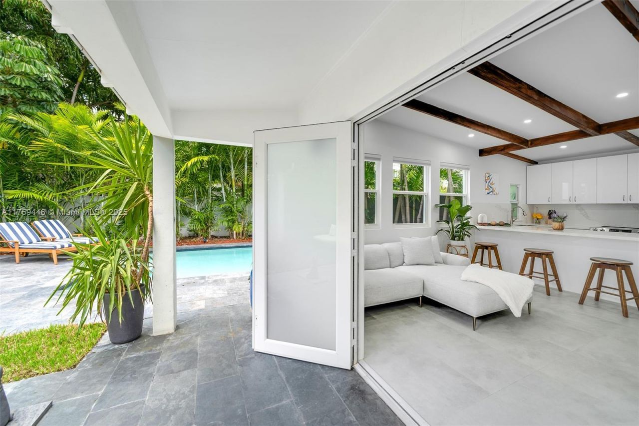 1745 SW 10th St, Miami, FL 33135 Photo