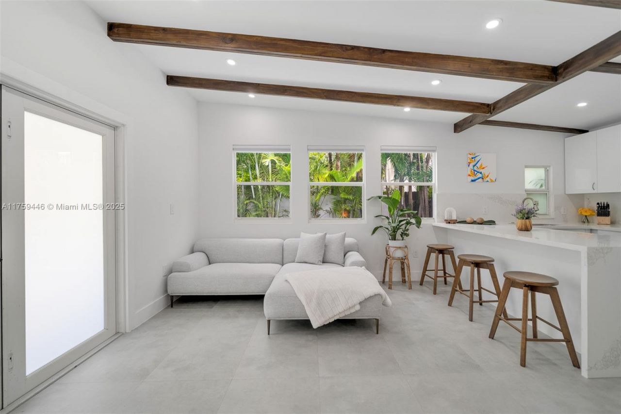 1745 SW 10th St, Miami, FL 33135 Photo