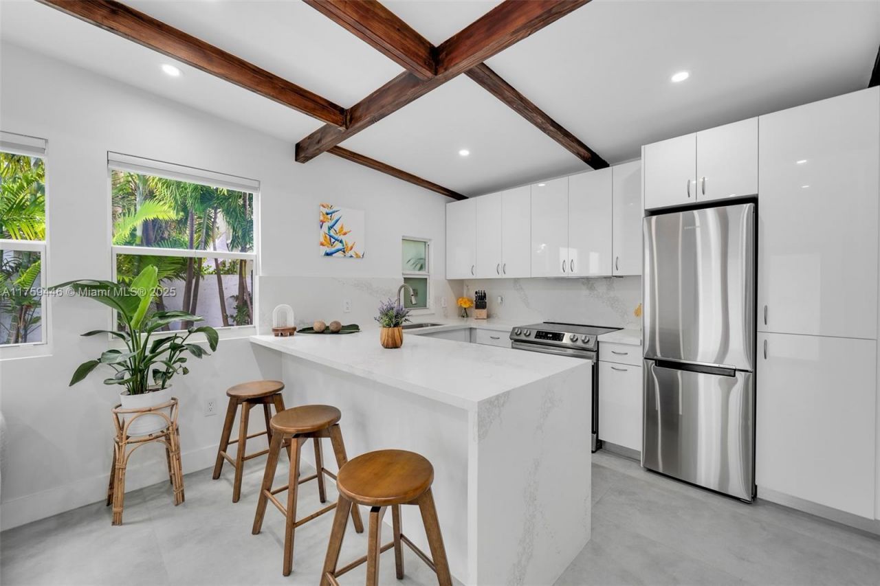 1745 SW 10th St, Miami, FL 33135 Photo