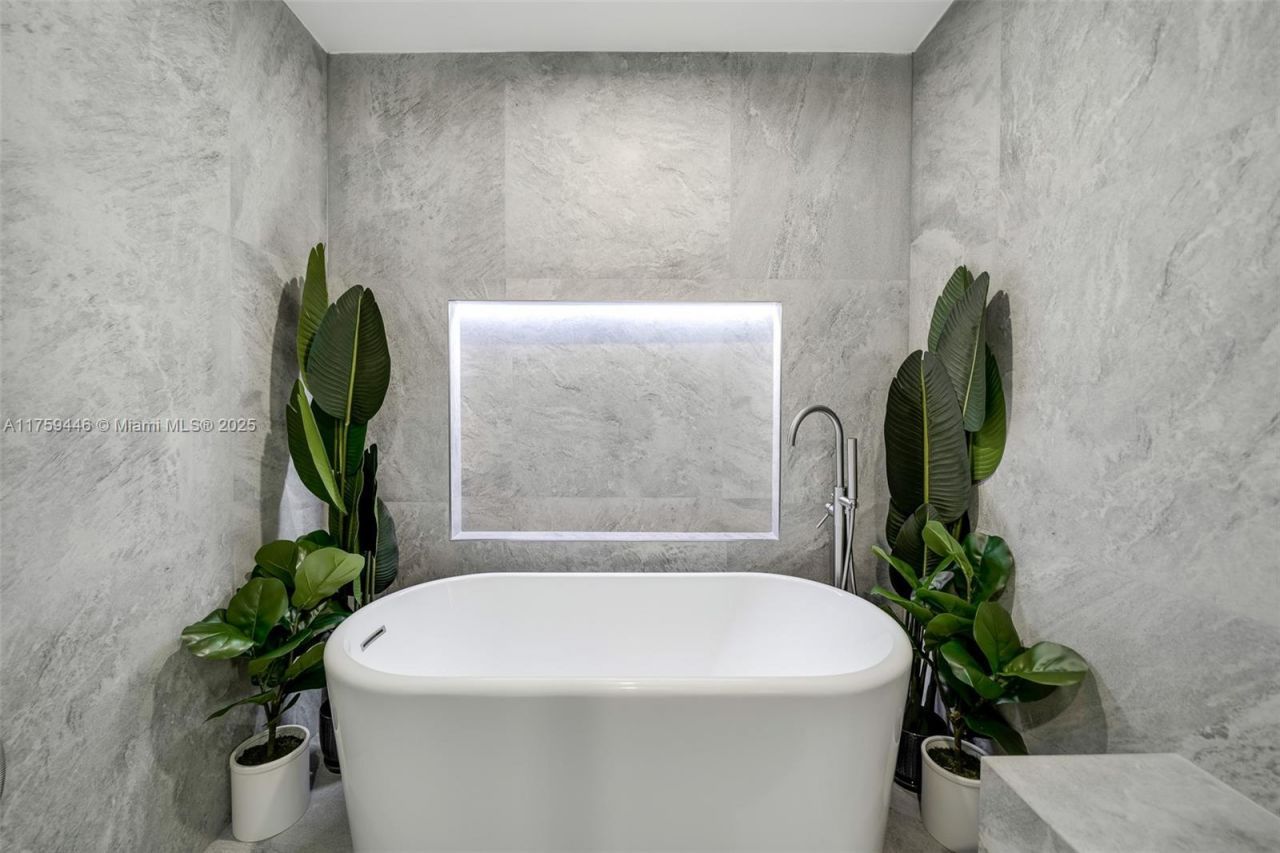 1745 SW 10th St, Miami, FL 33135 Photo