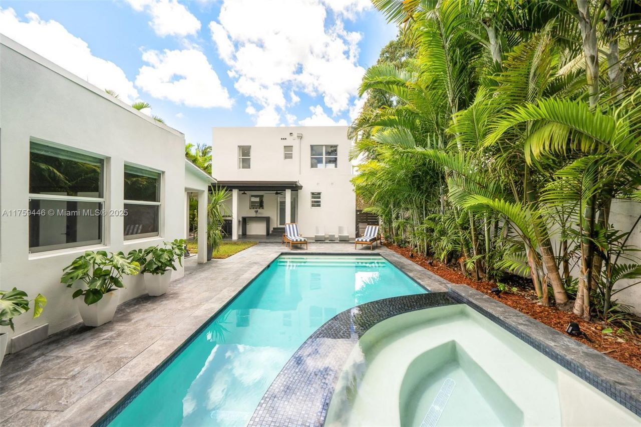 1745 SW 10th St, Miami, FL 33135 Photo