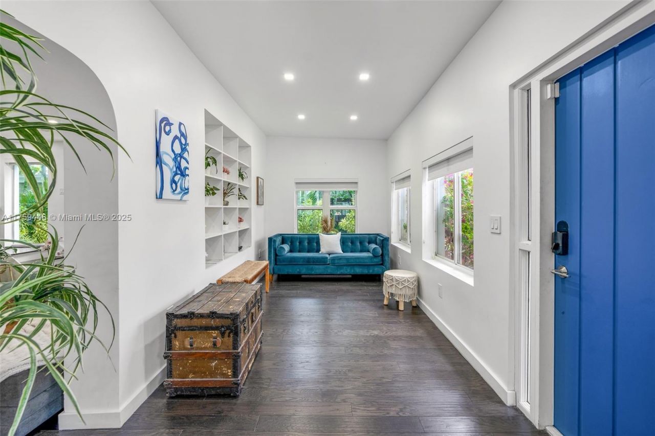 1745 SW 10th St, Miami, FL 33135 Photo