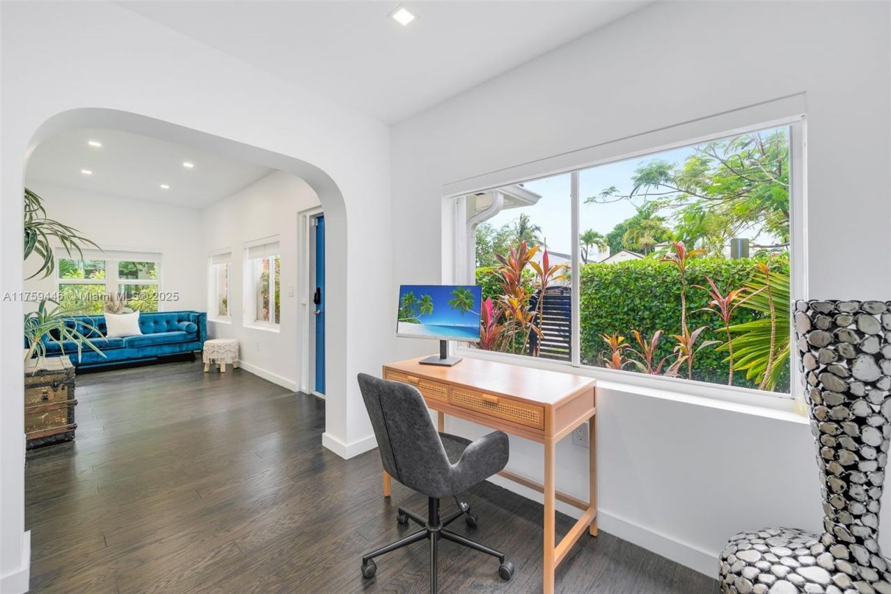 1745 SW 10th St, Miami, FL 33135 Photo