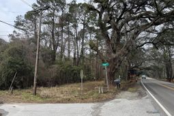 2040 River Road photo 4