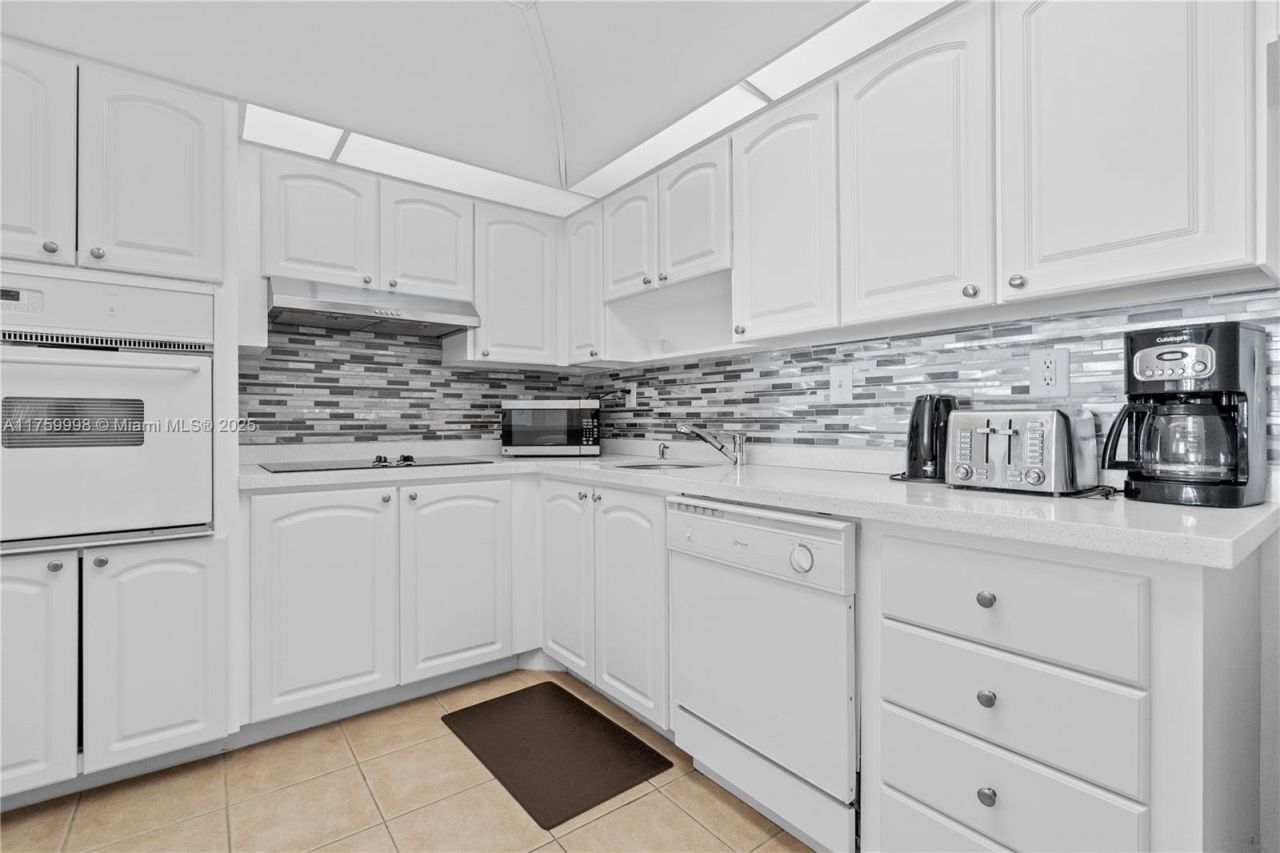 19370 Collins Ave, Unit 614, Sunny Isles Beach, FL 33160 Photo