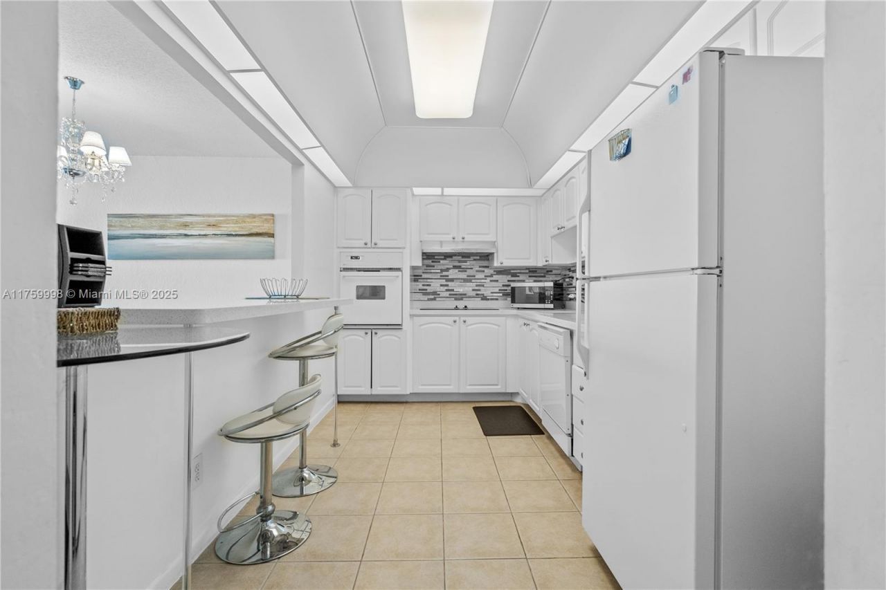 19370 Collins Ave, Unit 614, Sunny Isles Beach, FL 33160 Photo