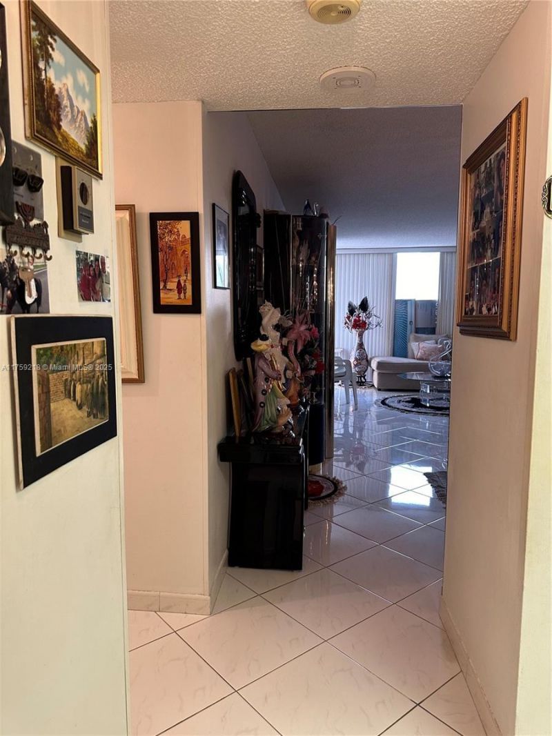 3180 S Ocean Dr, Unit 522, Hallandale Beach, FL 33009 Photo