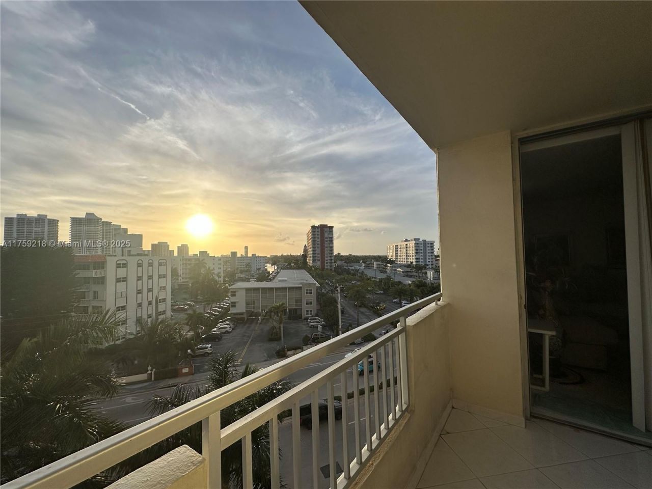 3180 S Ocean Dr, Unit 522, Hallandale Beach, FL 33009 Photo