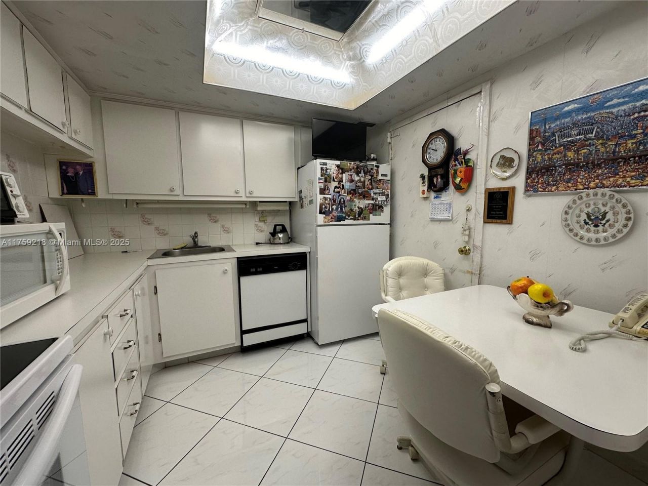 3180 S Ocean Dr, Unit 522, Hallandale Beach, FL 33009 Photo