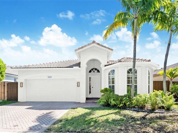 8527 NW 111th Ct, Doral, FL 33178