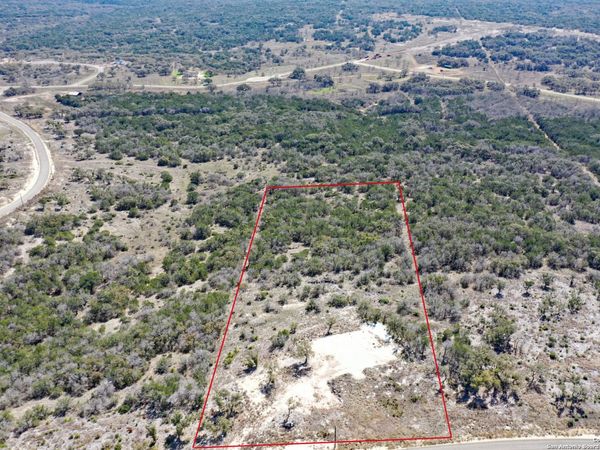721 Crescent, Hondo, TX 78861
