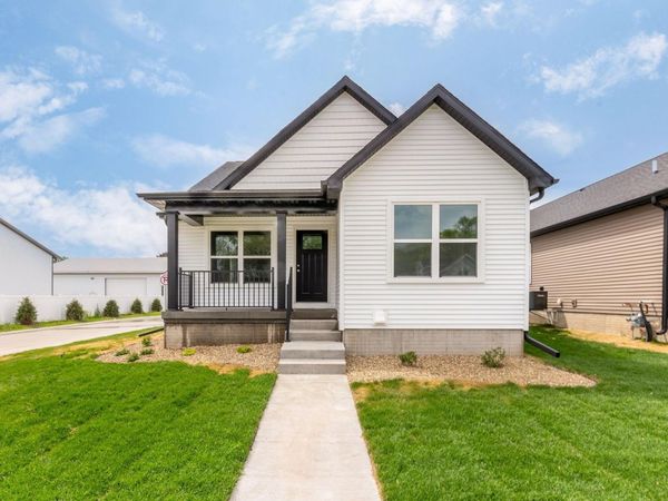 131 Axlewood Drive, Waterloo, IA 50701