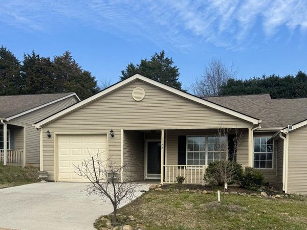 1122 Firethorne Way, Knoxville, TN 37923