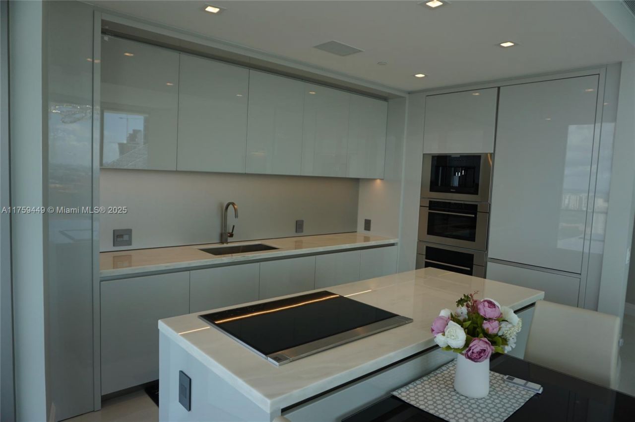 18975 SE Collins Ave, Unit 3405, Sunny Isles Beach, FL 33160 Photo