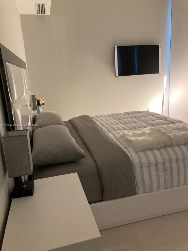 18975 SE Collins Ave, Unit 3405, Sunny Isles Beach, FL 33160 Photo