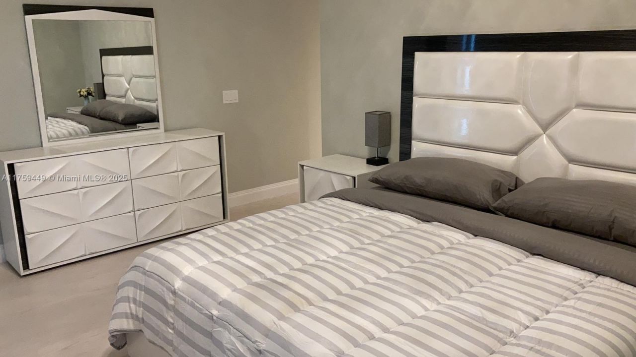 18975 SE Collins Ave, Unit 3405, Sunny Isles Beach, FL 33160 Photo