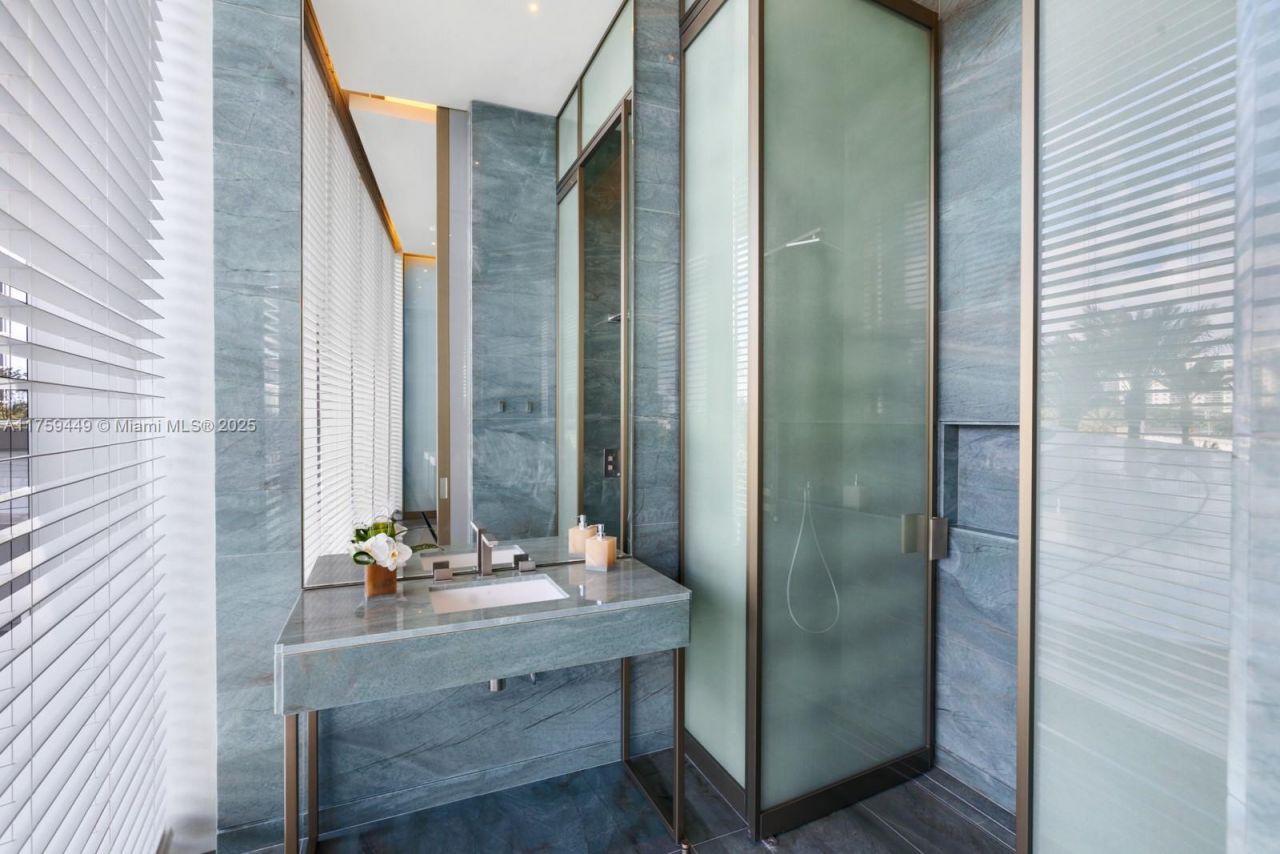 18975 SE Collins Ave, Unit 3405, Sunny Isles Beach, FL 33160 Photo