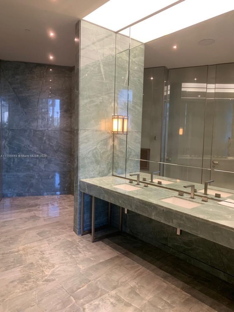 18975 SE Collins Ave, Unit 3405, Sunny Isles Beach, FL 33160 Photo