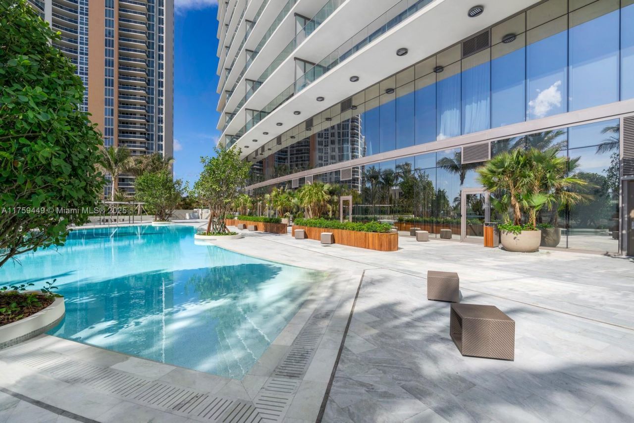 18975 SE Collins Ave, Unit 3405, Sunny Isles Beach, FL 33160 Photo