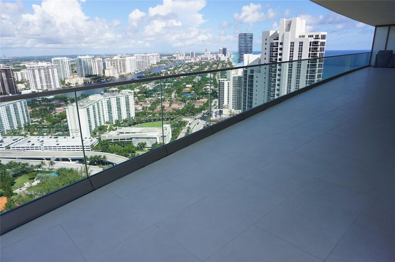 18975 SE Collins Ave, Unit 3405, Sunny Isles Beach, FL 33160 Photo