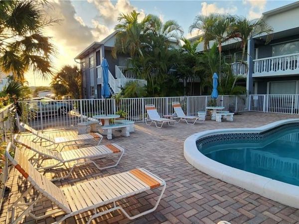 1125 NW 30th Ct, Unit 10, Wilton Manors, FL 33311