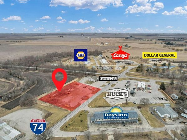 940 Clinton Avenue, Farmer City, IL 61842