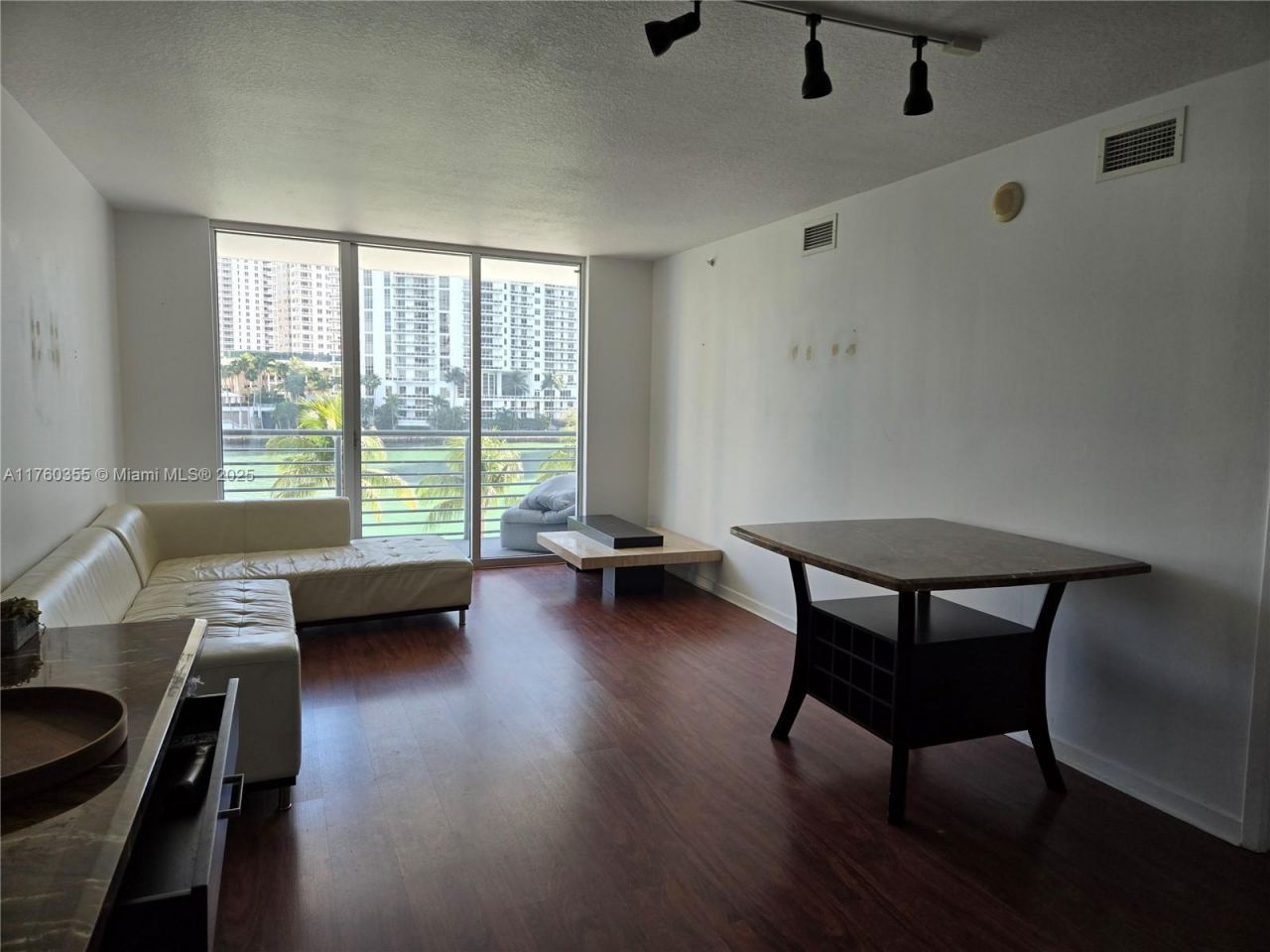 325 S Biscayne Blvd, Unit 415, Miami, FL 33131 Photo