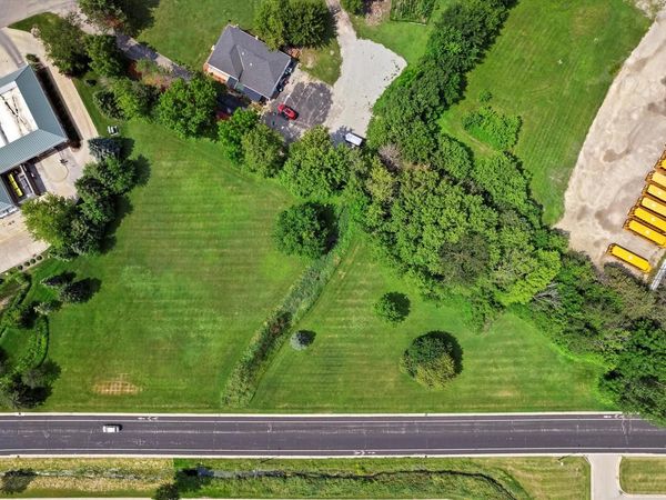 106 CARRIAGE HILL Drive, Watertown, WI 53098