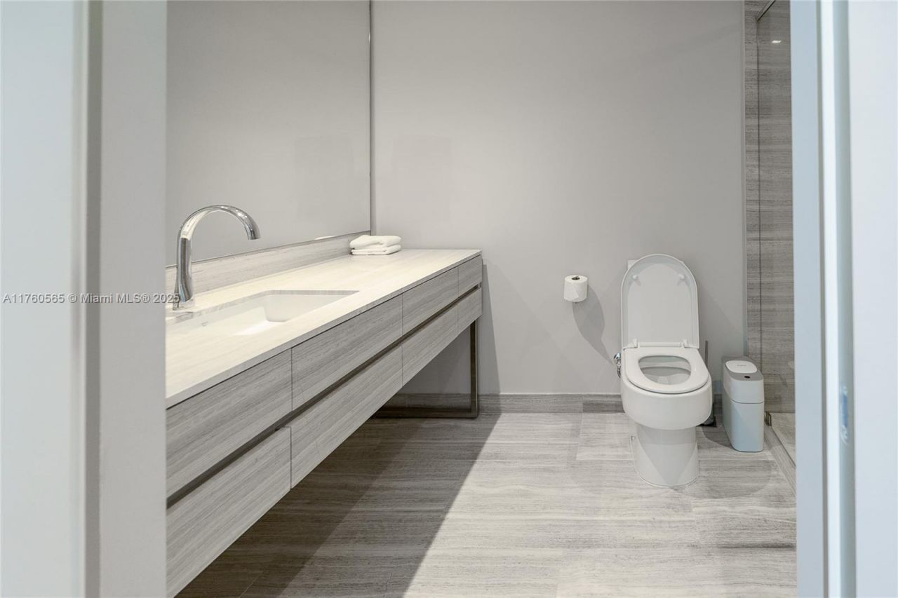 18975 Collins Ave, Unit Cabana 27, Sunny Isles Beach, FL 33160 Photo