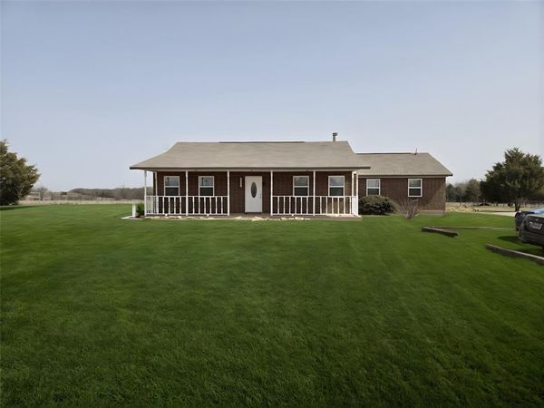 1001 N Atkins Drive, Celeste, TX 75423
