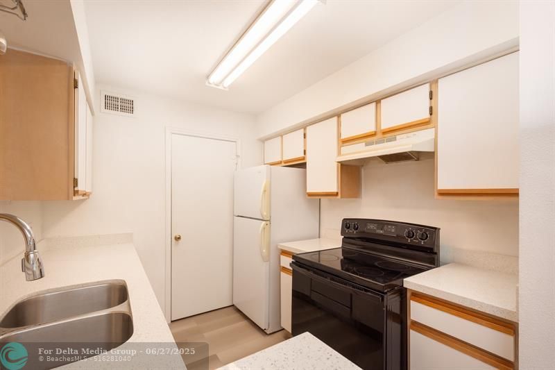 2440 NW 33rd St, Unit 1808, Oakland Park, FL 33309 Photo