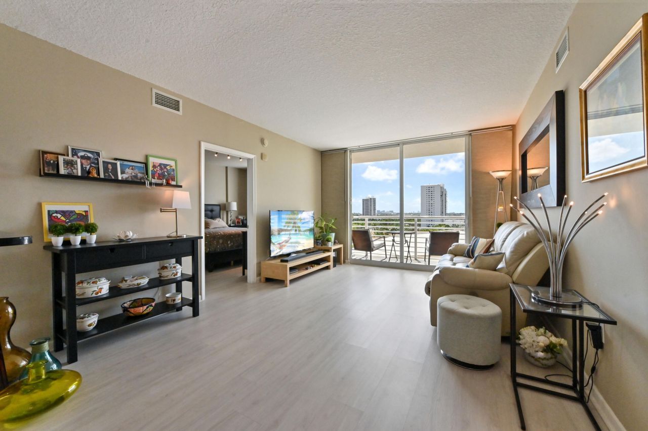 18800 NE 29th Avenue, Unit 816, Aventura, FL 33180 Photo