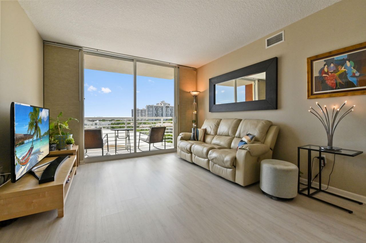 18800 NE 29th Avenue, Unit 816, Aventura, FL 33180 Photo