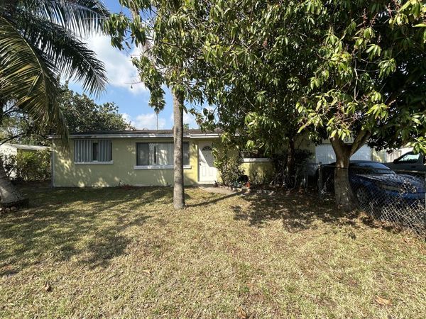 2201 W Carol Circle, West Palm Beach, FL 33415