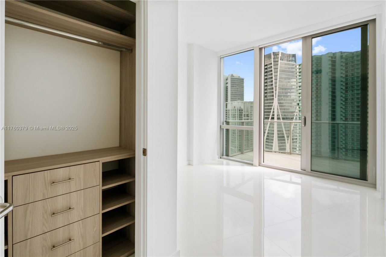 851 NE 1st Ave, Unit 4203, Miami, FL 33132 Photo