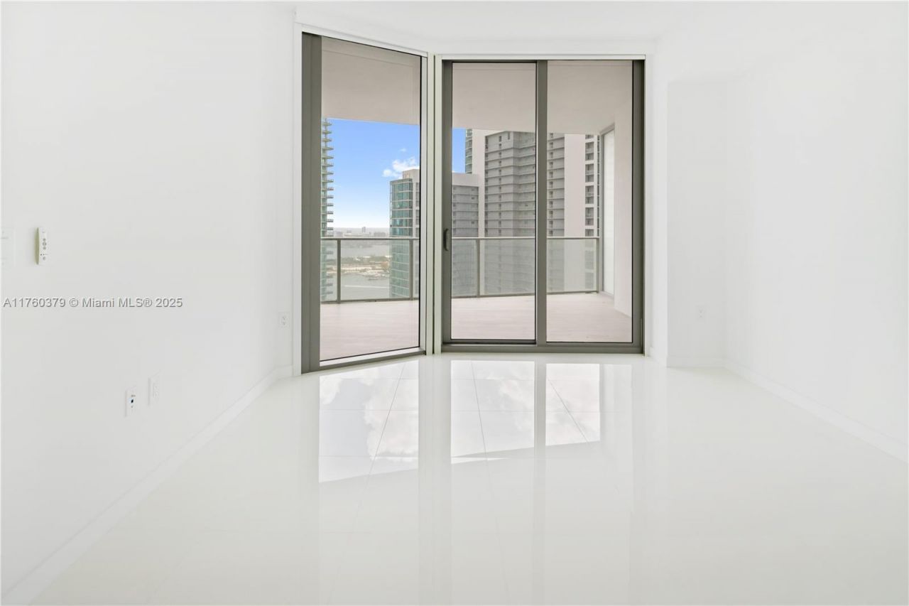 851 NE 1st Ave, Unit 4203, Miami, FL 33132 Photo