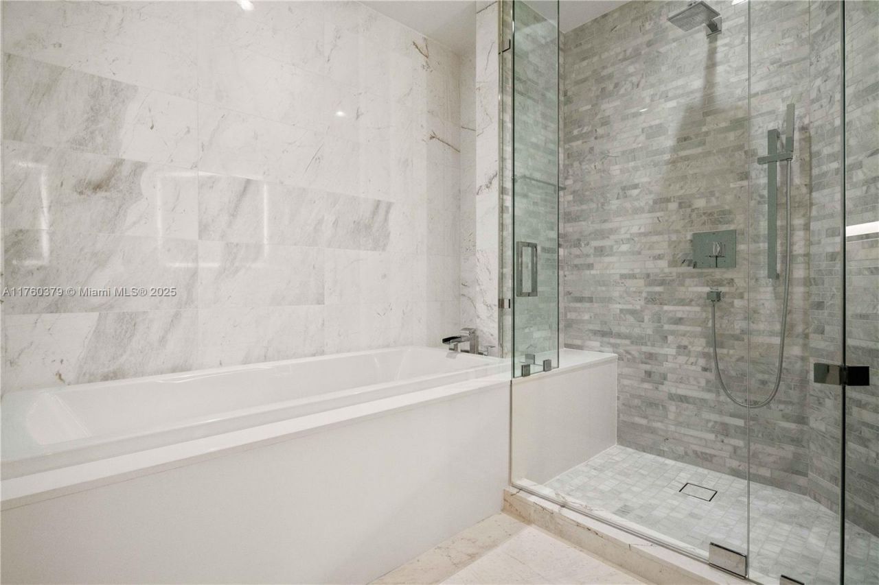 851 NE 1st Ave, Unit 4203, Miami, FL 33132 Photo