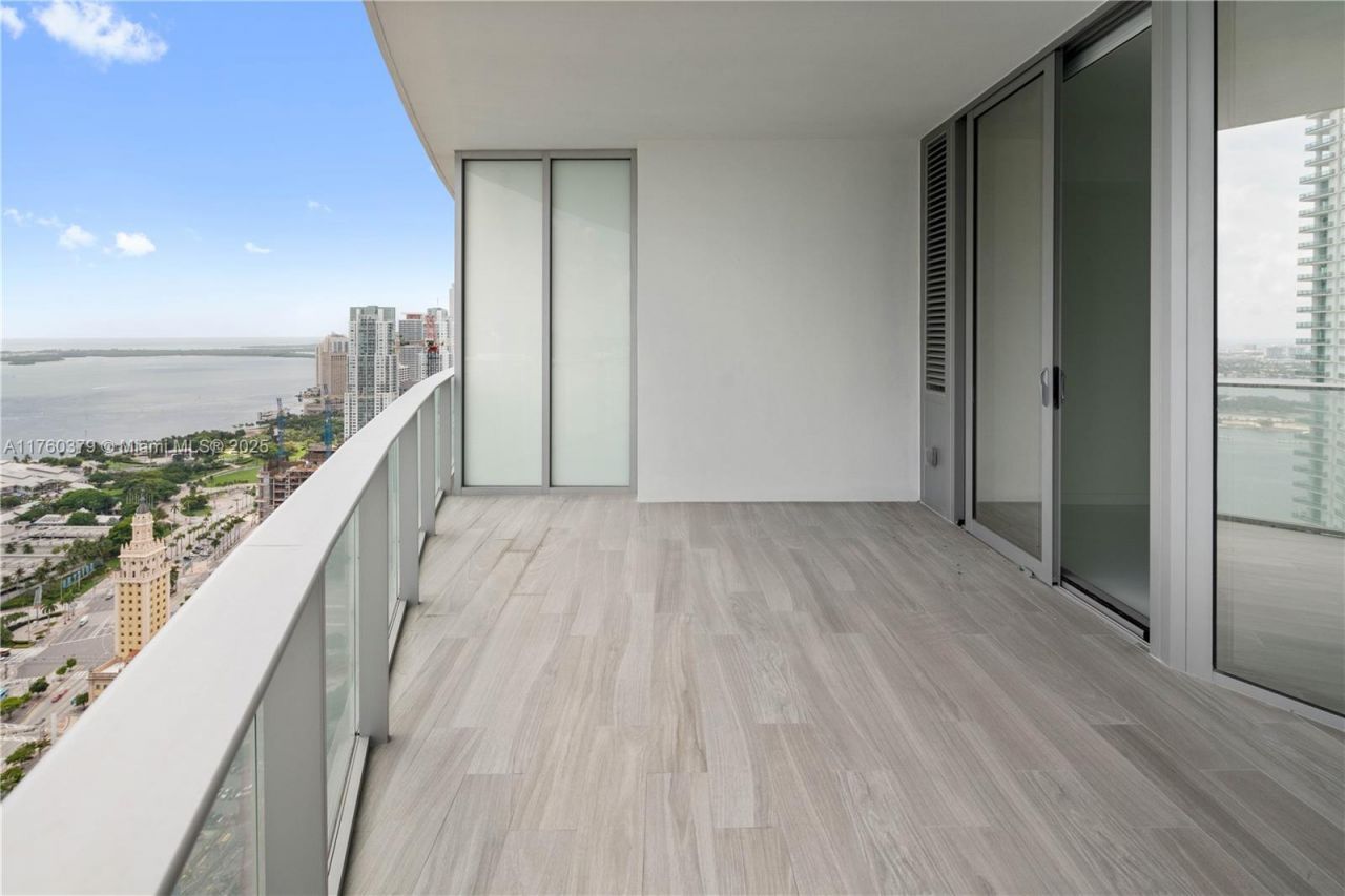 851 NE 1st Ave, Unit 4203, Miami, FL 33132 Photo